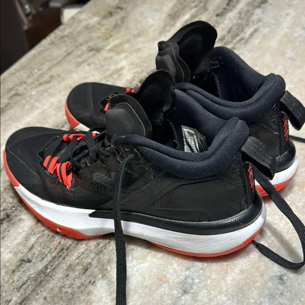 Jordan Zion 1 Bred Black Bright‎ Crimson Basketball Shoes DA3131-006 Mens 7Y